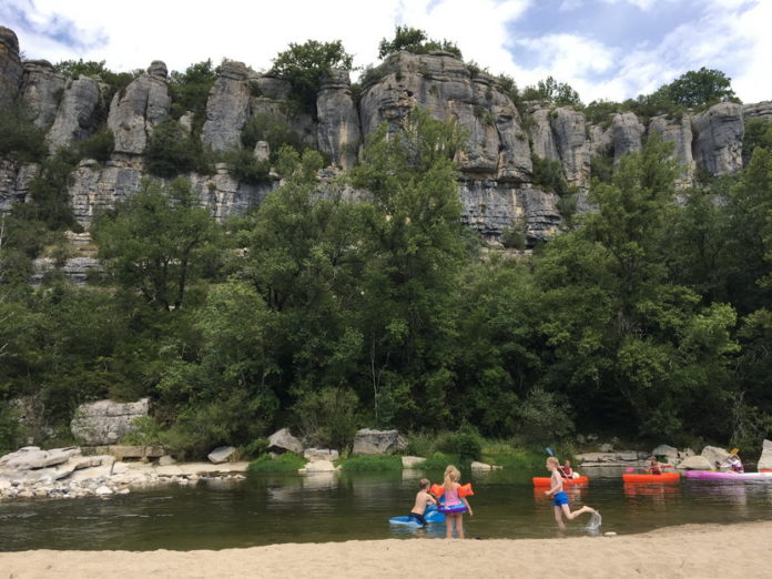 Campingplatz direkt an der Ardeche